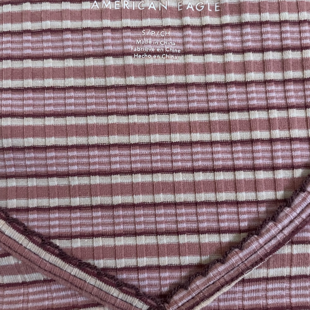American Eagle button crop top with pattern - Picture 2 of 2